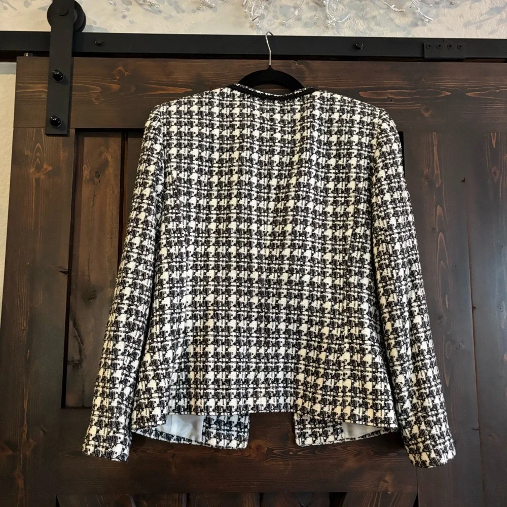 ❗️FINAL Tahari ASL Luxe Black and White Tweed Jacket Blazer with Floral Brooch 8 - Picture 2 of 6